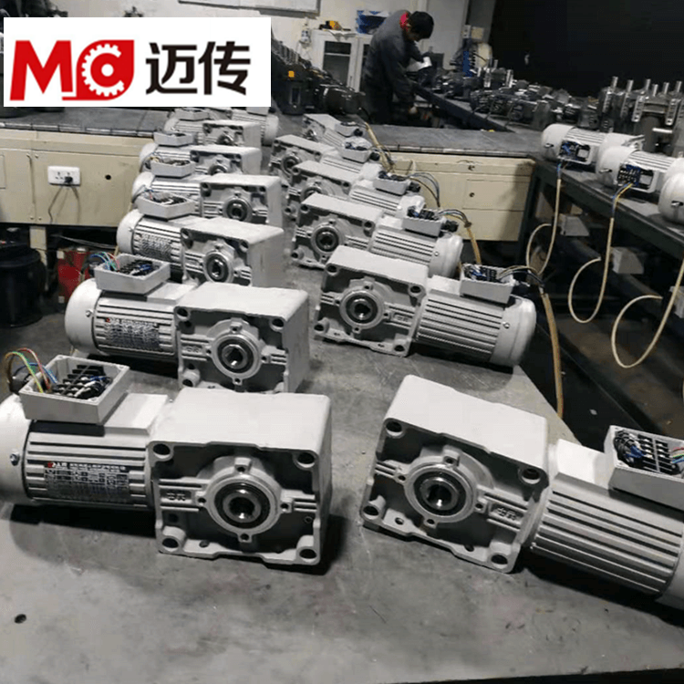 SRH系列准双曲面直角轴减速机 迈传直角减速机 (1).png