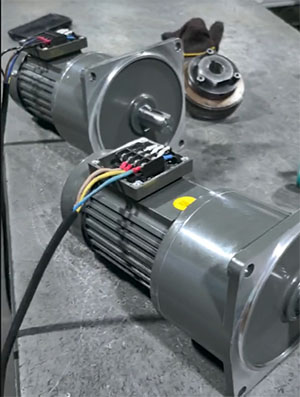 GH卧式齿轮减速马达,立式齿轮减速马达,减速机,齿轮减速机,蜗轮减速机,直交轴减速机.jpg GH卧式齿轮减速马达,立式齿轮减速马达,减速机,齿轮减速机,蜗轮减速机,直交轴减速机.jpg