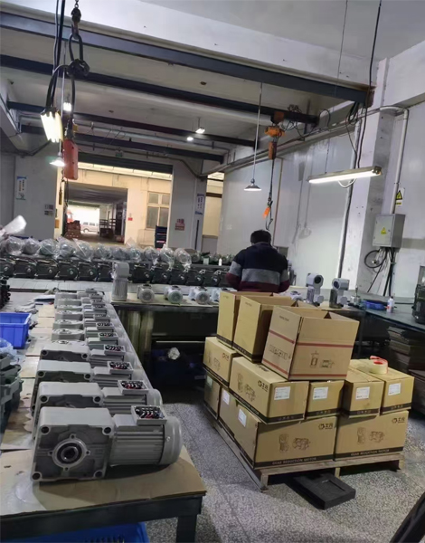 士元直角减速机,直角中空减速机,小型直交轴齿轮减速机,生产厂家.jpg 士元直角减速机,直角中空减速机,小型直交轴齿轮减速机,生产厂家.jpg